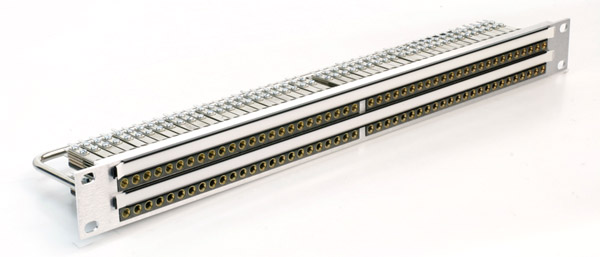 M&M PANNEAU DE CONNEXION TT 2x 48 M&M jacks, espacement mono, division centrale, anodisé